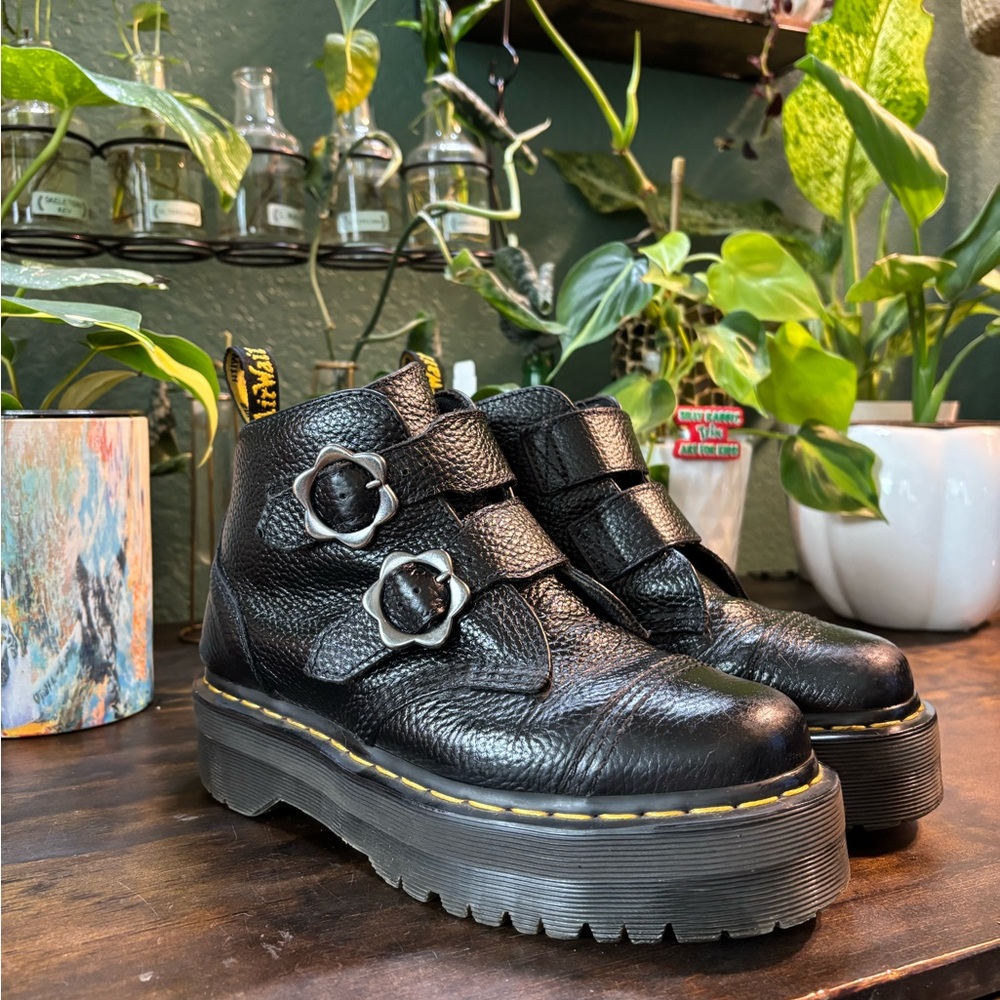 Dr. Martens Devon Flower Boot